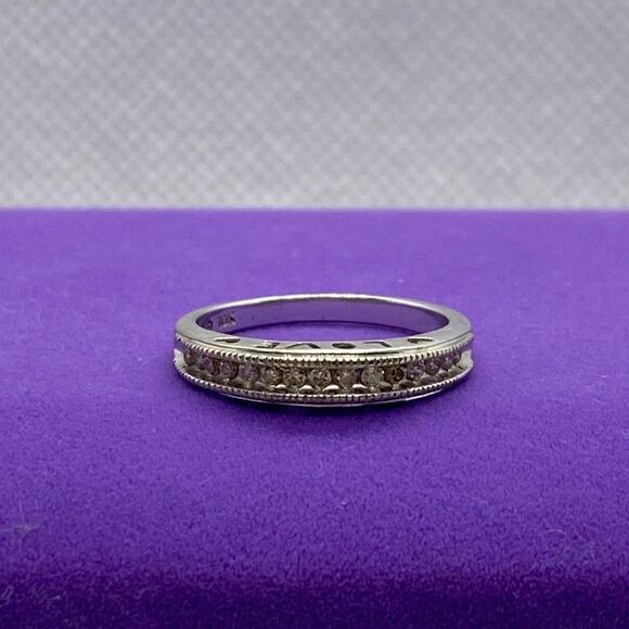 Elegant Silver Women's Ring - Picture 1 of 5